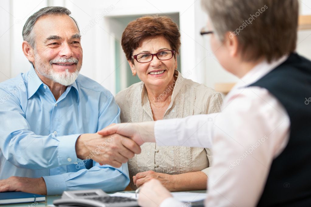 Advisor shaking hands with a senior after a Medicare consultation.